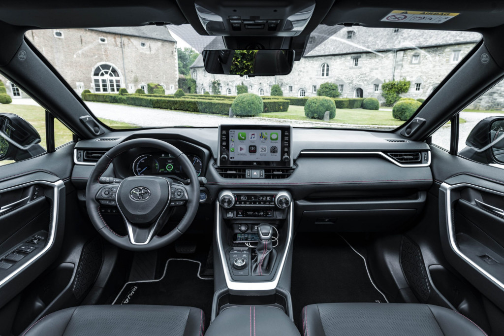 Eerste review Toyota RAV4 Plug-in Hybrid (2021): hoe Toyota een Mercedesje doet ...