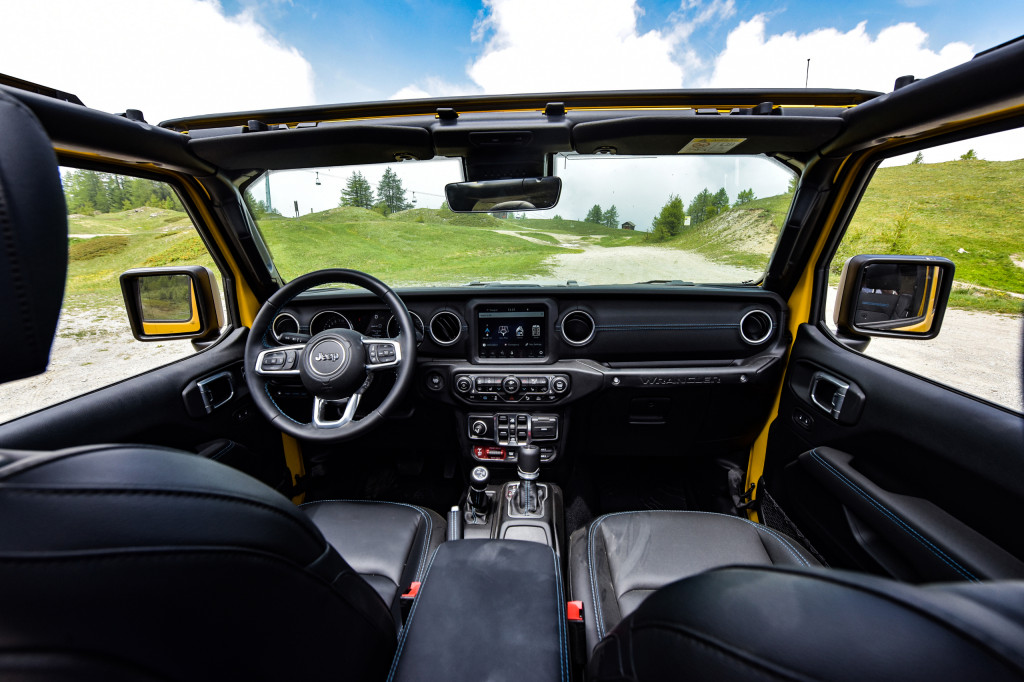 First review Jeep Wrangler Rubicon Unlimited 4xe: but a plug, no sound