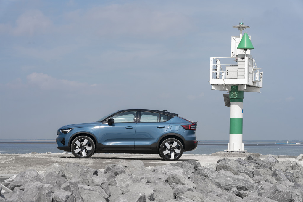 First review - The Volvo C40 Recharge (2021) is nice!  But what does it add to the XC40 Recharge?