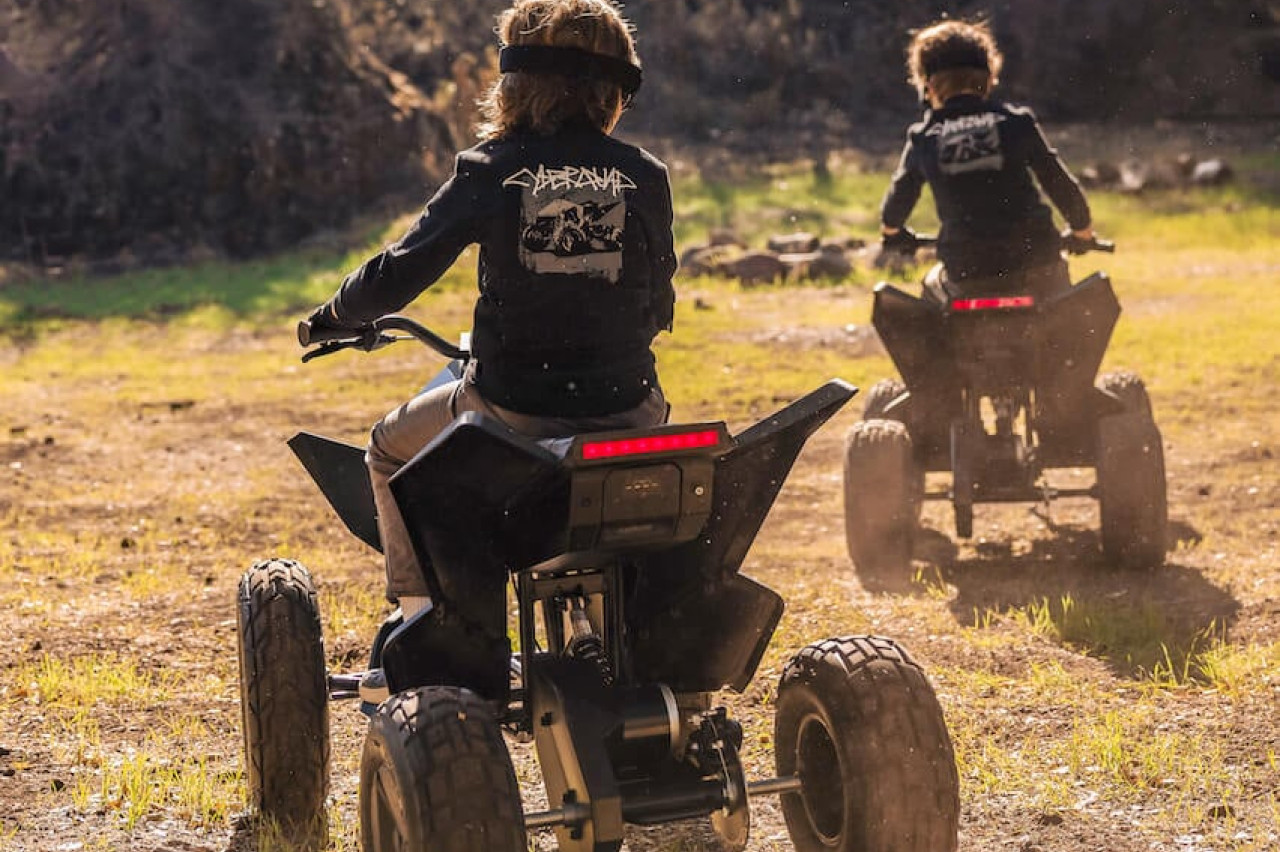 Ready for Sinterklaas evening: the electric Tesla Cyberquad for children