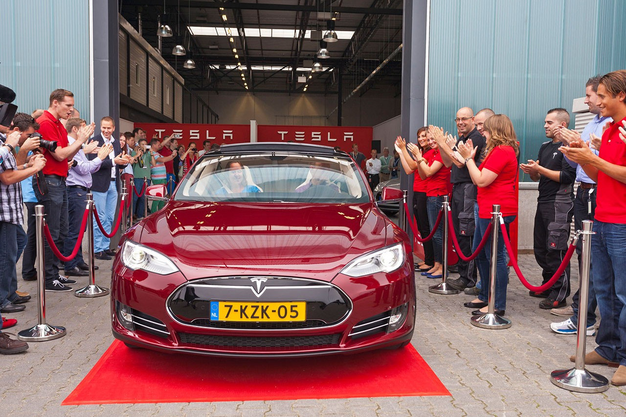 Geen 'Made in Holland' meer! Tesla stopt met assemblage in Tilburg