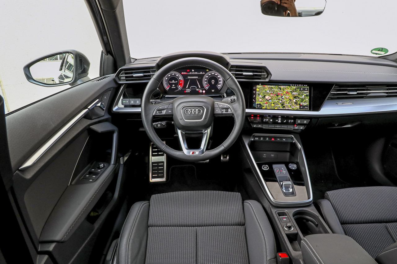 Auto’s met kont! Compacte sedans van Audi en BMW getest op ruimte en comfort