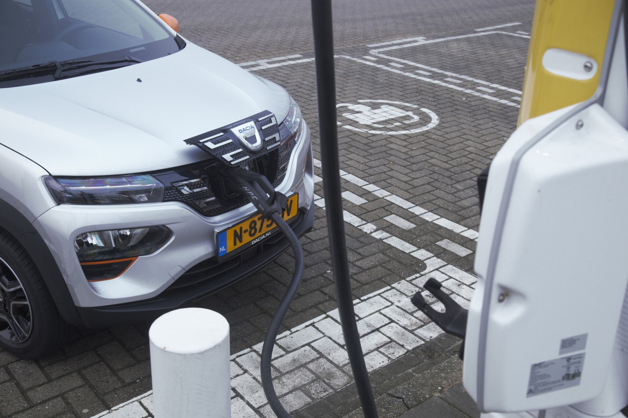 Dacia Spring: is private lease cheaper than buying?
