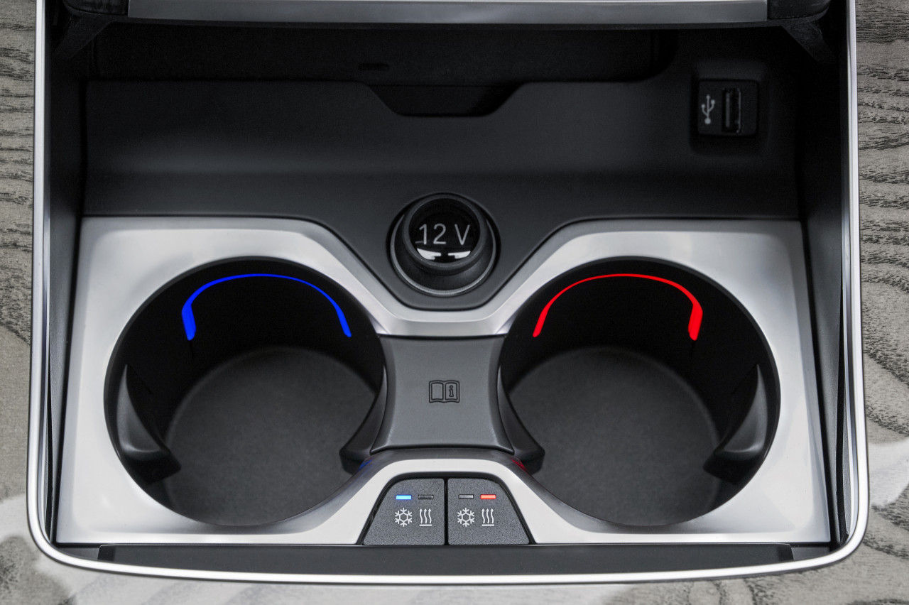 Cup holders waterproof? Not at BMW, resulting in a lawsuit Cup holders waterproof? Not at BMW, resulting in a lawsuit
