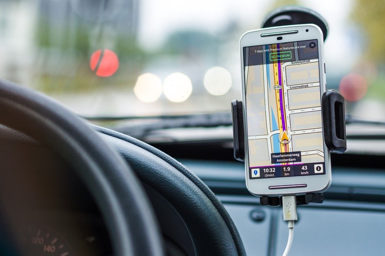 Autorijden en je mobiele telefoon: wat moet je weten?