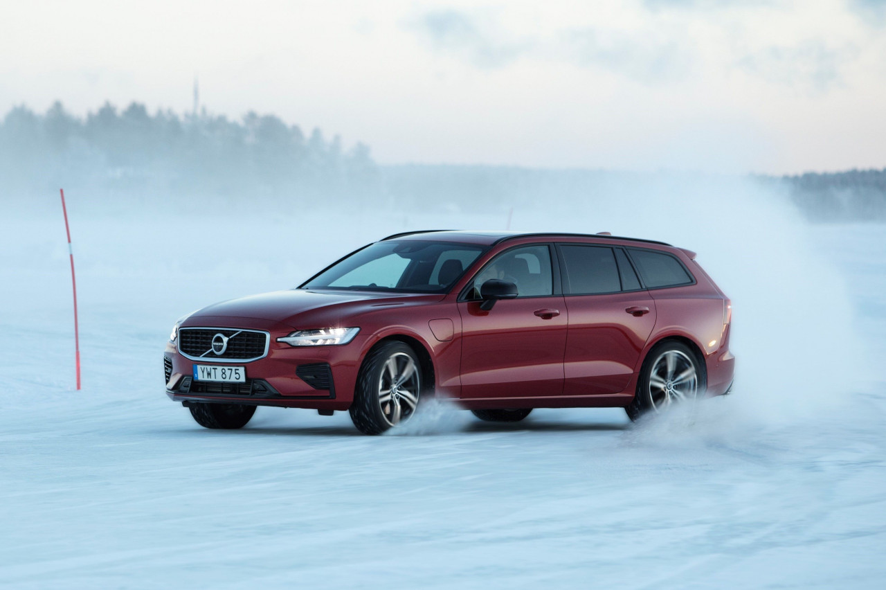 As popular as SUVs are, Volvo doesn’t let sedan and station wagon enthusiasts stand in their hempie