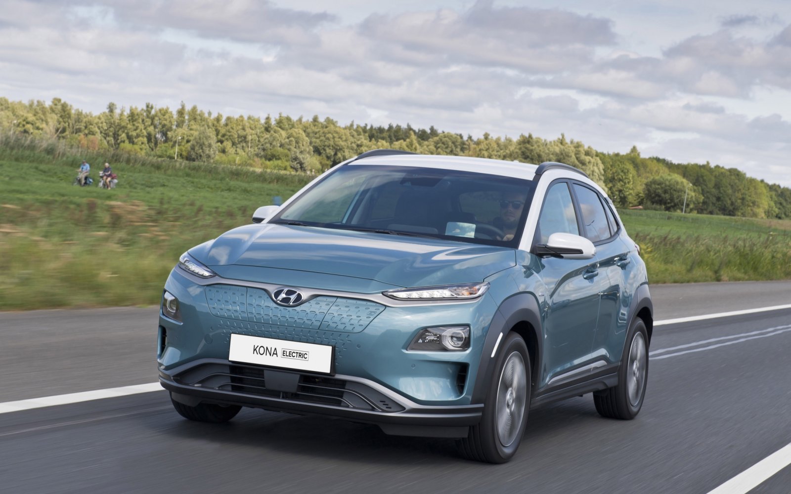 Hyundai kona характеристики. Hyundai Kona Electric 64 KW. Hyundai Kona Electric 64 KW USA. Battery Hyundai Kona. Transport Box Hyundai Kona Electric.