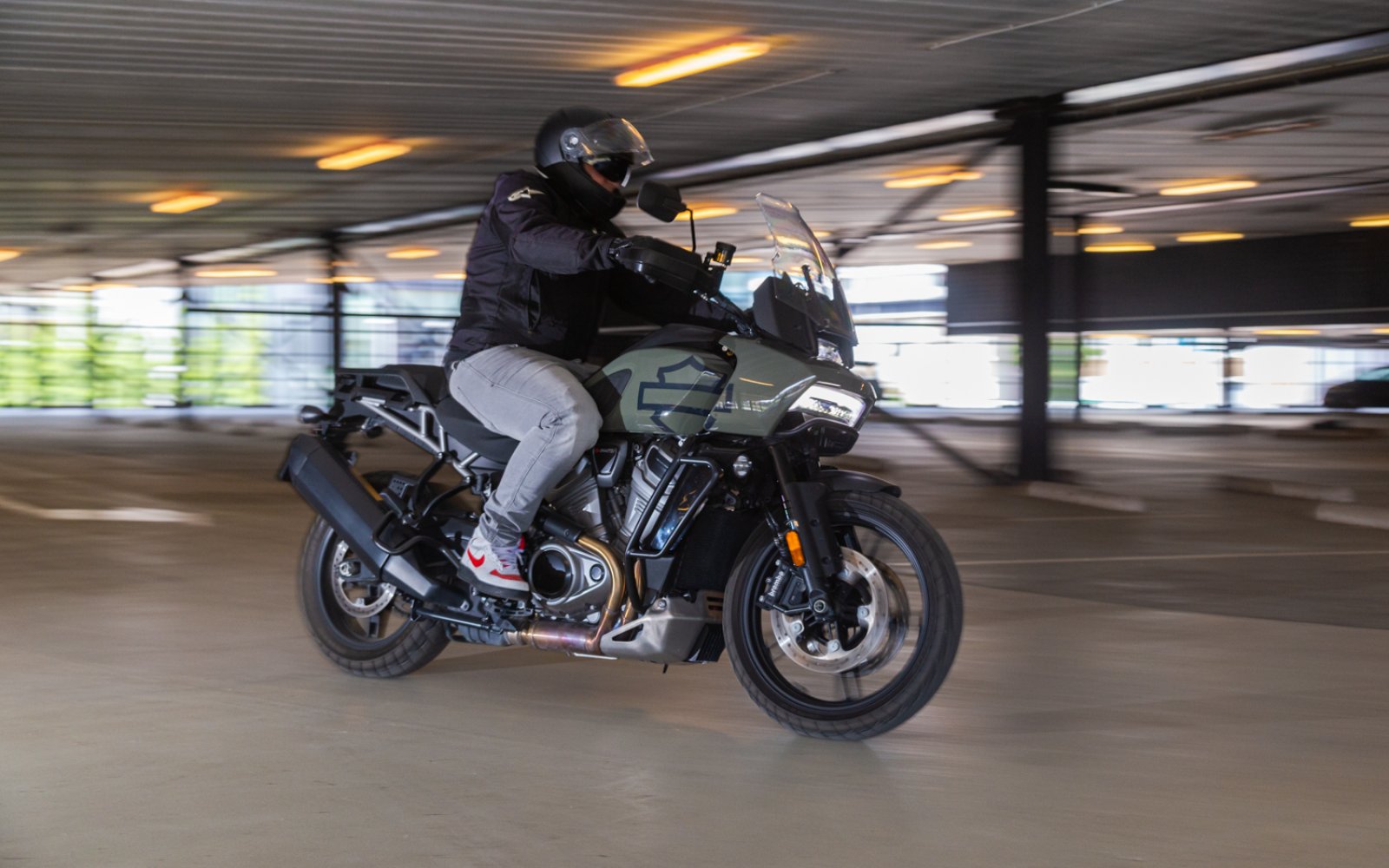 First Review Can The Harley Davidson Pan America Break The Dominance Of The Bmw R 1250 Gs