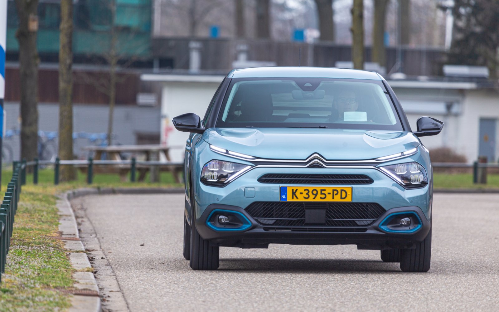 Three advantages and three disadvantages of the electric Citroën e-C4