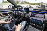 Mercedes troeft Tesla af! Komt als eerste merk met een bijna zelfrijdende auto op de markt