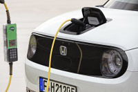 Subsidie op elektrische auto: Pot al na een dag half leeg!