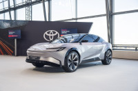 Met deze 6 elektrische auto’s gaat Toyota jouw oprit veroveren