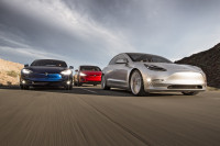 Tesla mag term Autopilot niet meer gebruiken in Duitsland