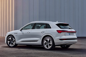 Audi e-tron 50 quattro levert 95 pk in (maar kost 12.200 euro minder)