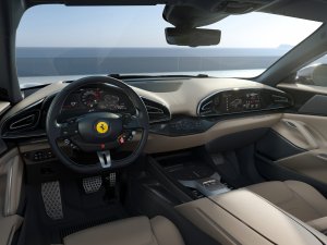 Is de vierdeurs Ferrari Purosangue een volbloed sportwagen, een SUV of vlees noch vis?