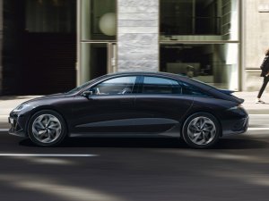 Hyundai Ioniq 6 prijs (2023): ja, hij is goedkoper dan Ioniq 5, maar dam krijg je een heel lelijke kleur
