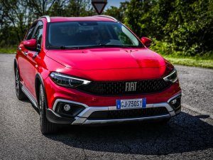 Eerste review Fiat Tipo Hybrid: zo probeert Fiat een oud model weer jong, snel en wild te maken