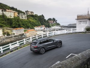 TEST: zo moet de Audi Q6 e-tron het Volkswagen-concern bij de hand nemen