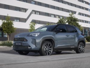 Vernieuwde Toyota Yaris Cross (2025) maakt sportieve rijders en boomknuffelaars blij