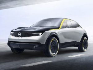 Zien jullie wat er nieuw is aan het logo van Opel?