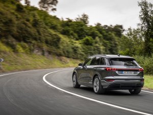 TEST: zo moet de Audi Q6 e-tron het Volkswagen-concern bij de hand nemen