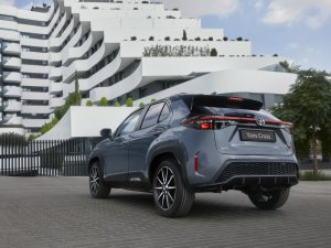 Vernieuwde Toyota Yaris Cross (2025) maakt sportieve rijders en boomknuffelaars blij