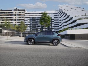 Vernieuwde Toyota Yaris Cross (2025) maakt sportieve rijders en boomknuffelaars blij