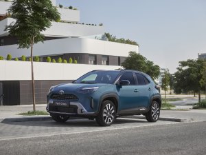 Vernieuwde Toyota Yaris Cross (2025) maakt sportieve rijders en boomknuffelaars blij