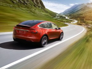 Tesla lanceert Full Self-Driving, maar zegt dat het niet veilig is