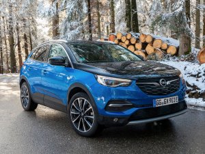 Wat is er opvallend aan de Opel Grandland X Hybrid4 (2020)?