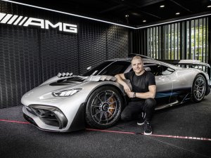 Buitenaardse Mercedes-AMG One geeft teken van leven