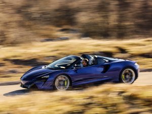 McLaren Artura Spider (2024) review: grandioos en betoverend, maar niet giftig