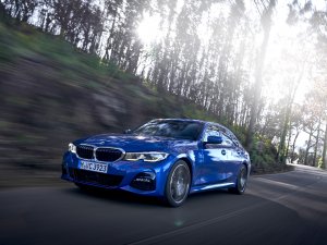 125.687 Nederlanders opgelet: je auto kan in brand vliegen, één telefoontje voorkomt het