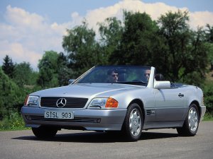 Partytime: Mercedes SL R129 viert 30ste verjaardag