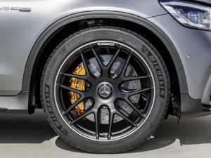 Mercedes-AMG GLC 63: scoort na record ook nieuwe koplampen