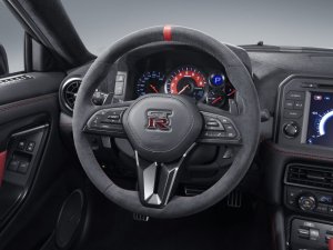 Nissan GT-R Nismo wordt nog maar eens uitgewrongen