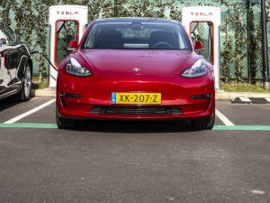 Zo zit het: Tesla Model 3 en V3 Supercharger
