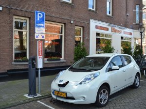 Zoveel goedkoper én beter werden de accu’s van EV’s in 15 jaar