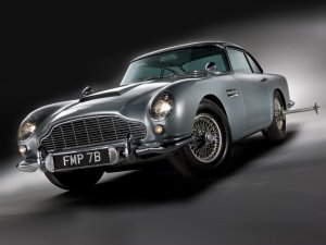 Bond, James Bond rijdt in volgende film maar liefst drie Aston Martins