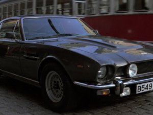 Bond, James Bond rijdt in volgende film maar liefst drie Aston Martins