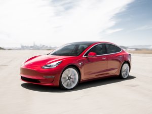 Tesla levert recordaantal auto's af, schrijft toch weer rode cijfers