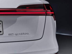 Audi e-tron 50 quattro levert 95 pk in , maar kost ook 12.200 euro minder