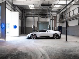 Bugatti Centodieci kost 8 miljoen en is een hommage aan de EB110