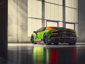 Wat heeft Lamborghini te vieren met deze 'actiemodelletjes'?