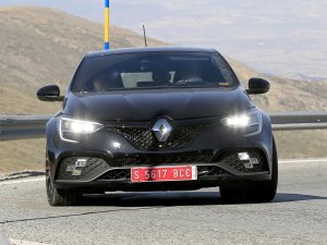 Nieuwe Renault Mégane RS maakt bergwandeling