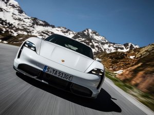 Is de Porsche Taycan de voorloper voor een elektrische Porsche 911 in 2025?