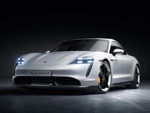 Porsche Taycan gaat en laadt nu nóg sneller