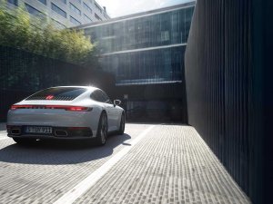 Porsche 911 Carrera: na 2 volgt 4