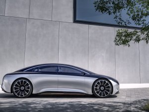 Mercedes luxe antwoord op de Tesla Model S: de Vision EQS