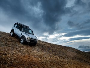 Nieuwe Land Rover Defender weer rasechte terreinbeul